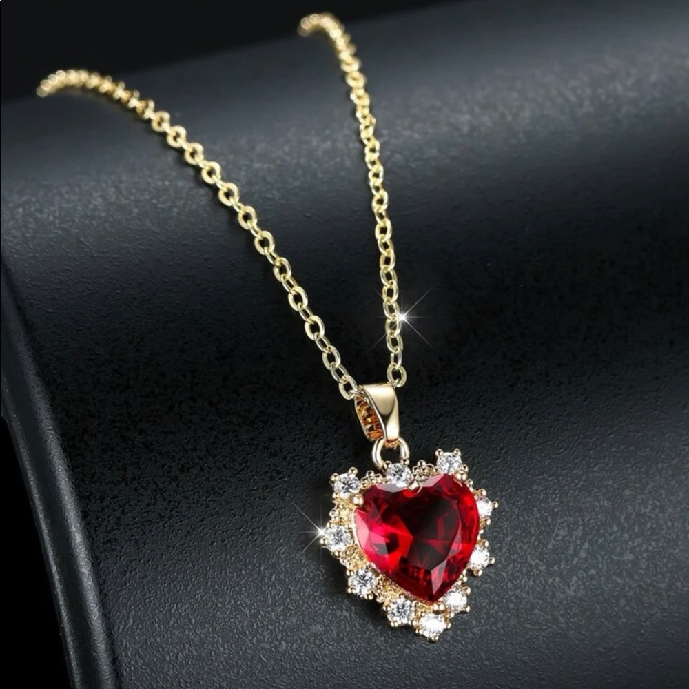 Rhinestone heart necklace